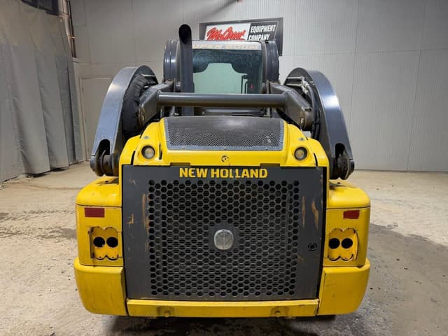 Image of New Holland L228 equipment image 3