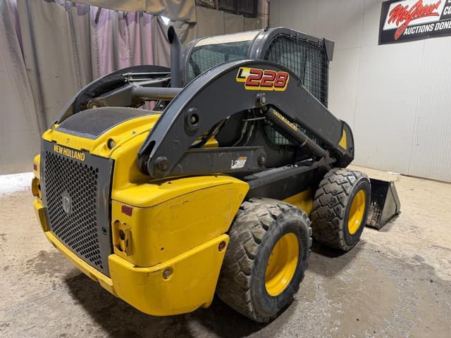 Image of New Holland L228 equipment image 4