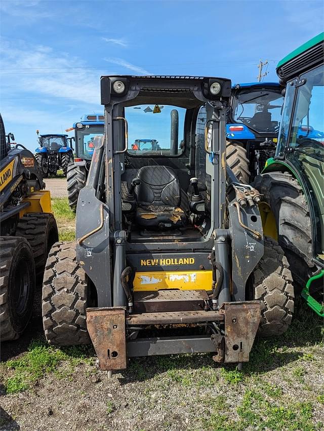 Image of New Holland L228 equipment image 1