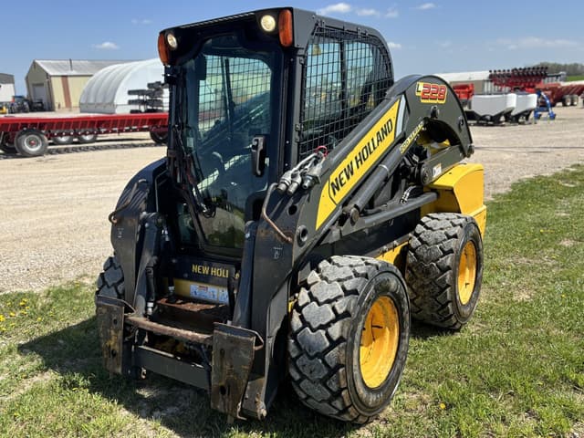 Image of New Holland L228 equipment image 4