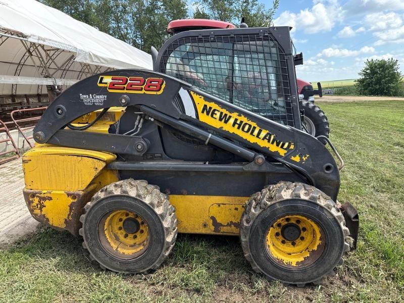 2015 New Holland L228 Equipment Image0