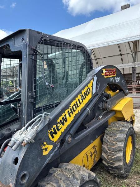 Image of New Holland L228 equipment image 4