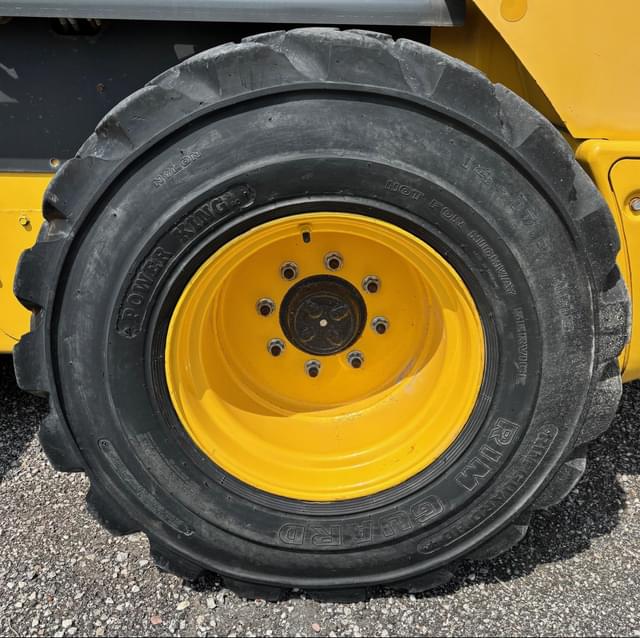 Image of New Holland L230 equipment image 3