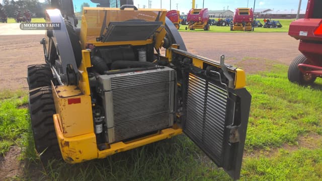 Image of New Holland L230 equipment image 1