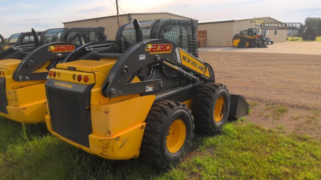 Image of New Holland L230 equipment image 4