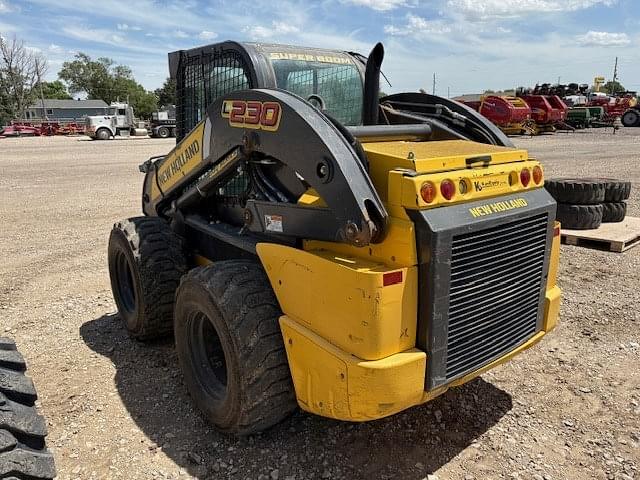 Image of New Holland L230 equipment image 3