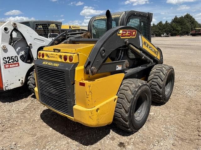 Image of New Holland L230 equipment image 2