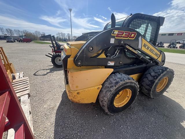 Image of New Holland L230 equipment image 4