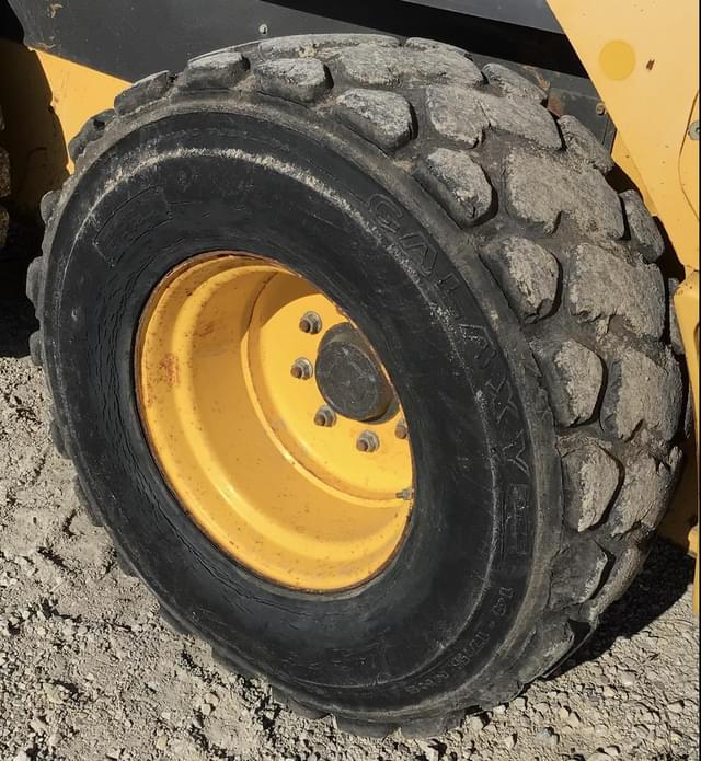 Image of New Holland L230 equipment image 3