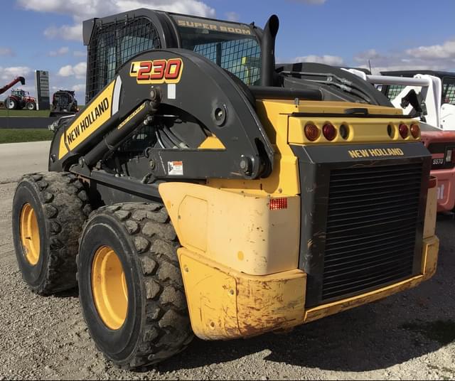 Image of New Holland L230 equipment image 4