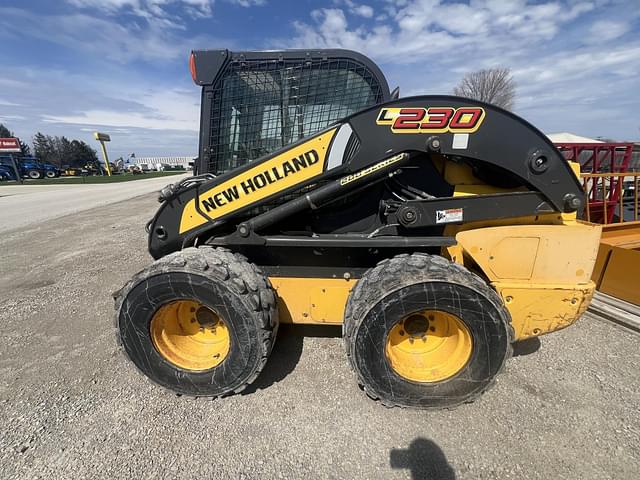 Image of New Holland L230 equipment image 1