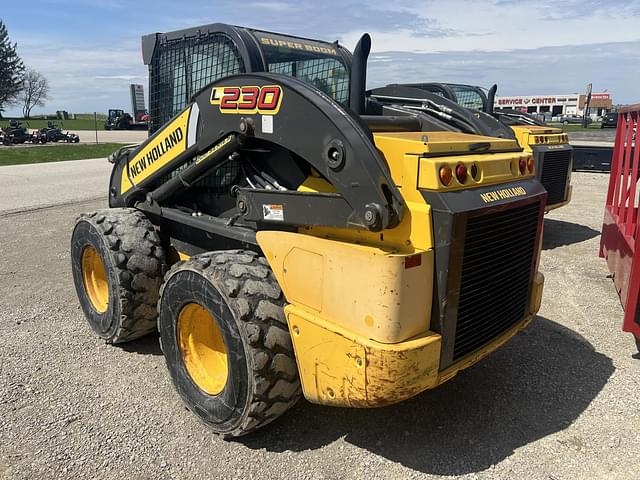 Image of New Holland L230 equipment image 2