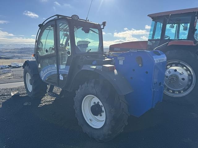 Image of New Holland LM7.42 Elite equipment image 2