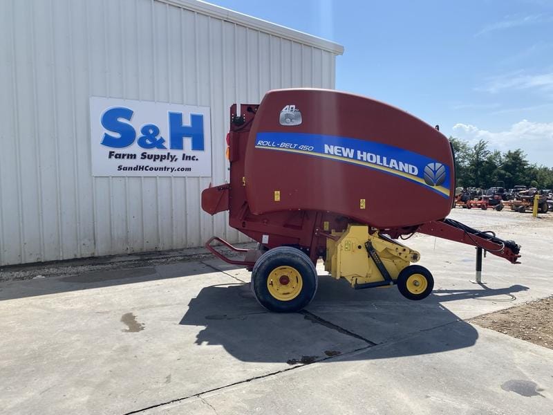 2015 New Holland RB450 Equipment Image0