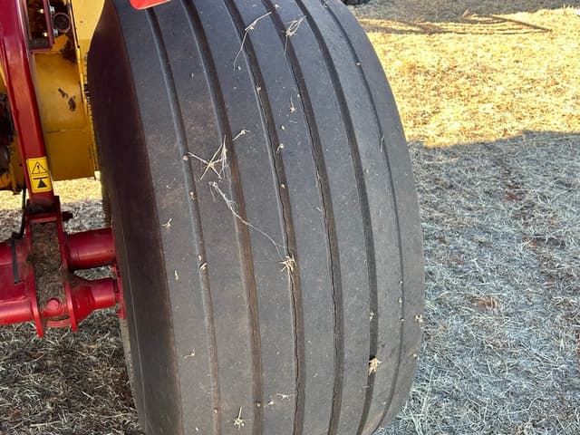 Image of New Holland RB560 equipment image 4