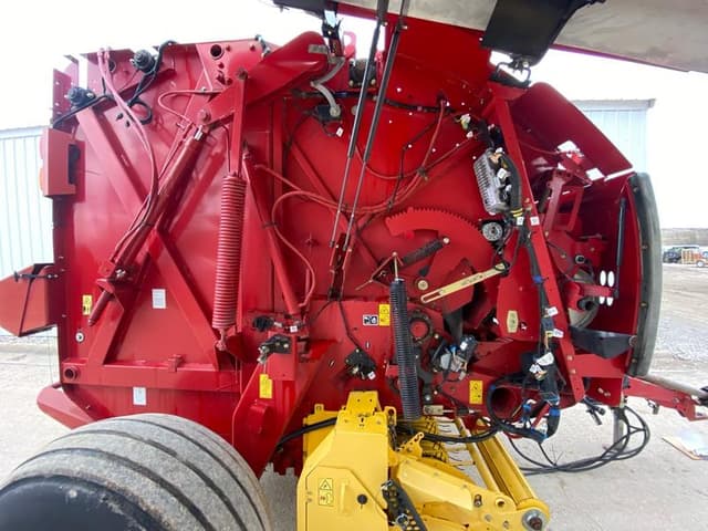 Image of New Holland RB560 equipment image 4