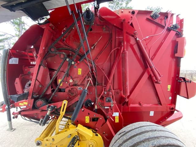 Image of New Holland RB560 equipment image 4