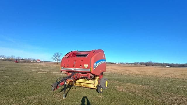 Image of New Holland RB560 Specialty Crop equipment image 2