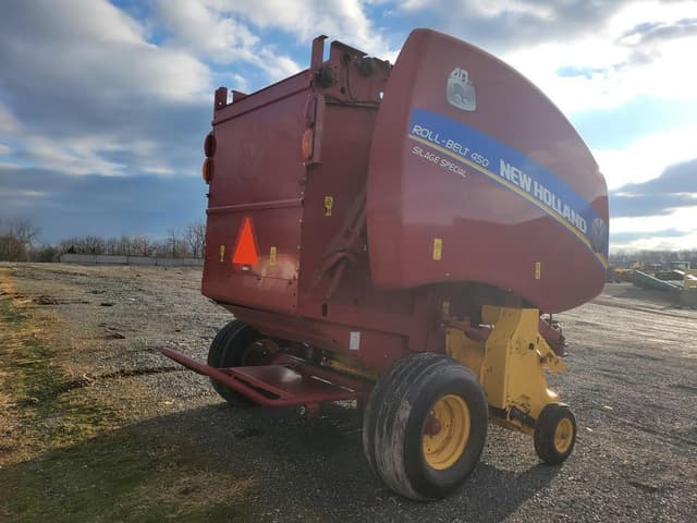 Image of New Holland RB450 equipment image 2