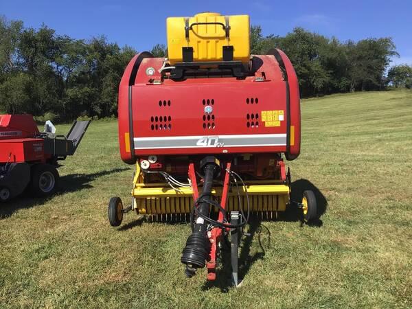 Image of New Holland RB450 equipment image 2