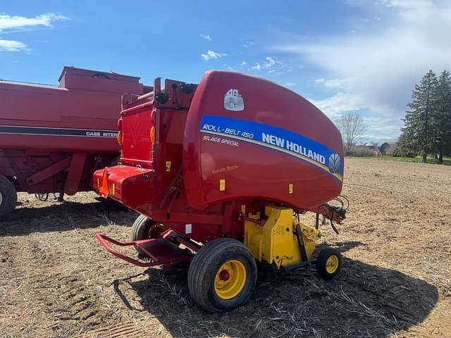 Image of New Holland RB450 equipment image 4
