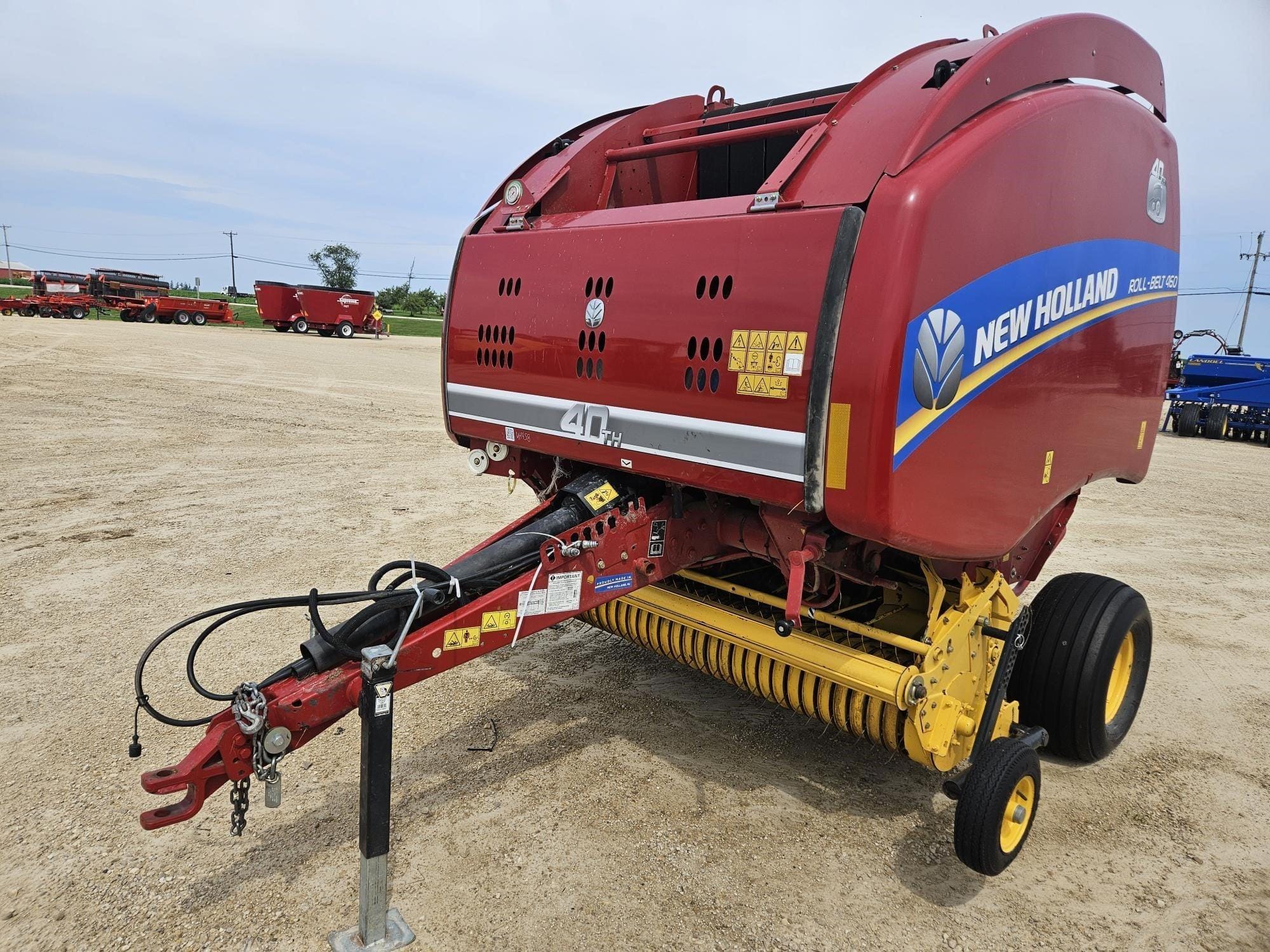 2015 New Holland RB460 Equipment Image0