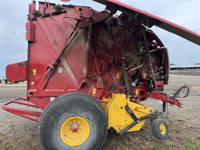 Image of New Holland RB560 equipment image 3