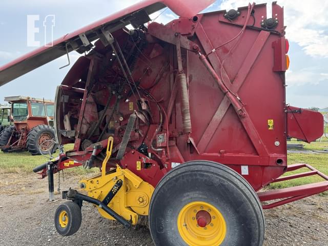 Image of New Holland RB560 equipment image 4