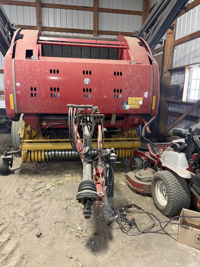 Image of New Holland RB560 Specialty Crop equipment image 1