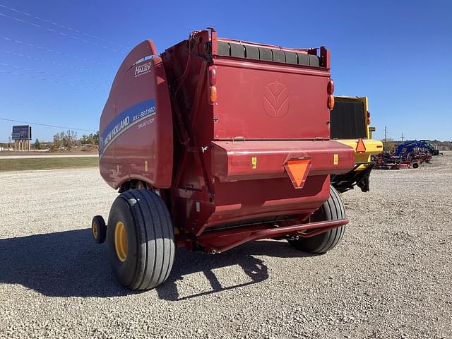 Image of New Holland RB560 Specialty Crop equipment image 4