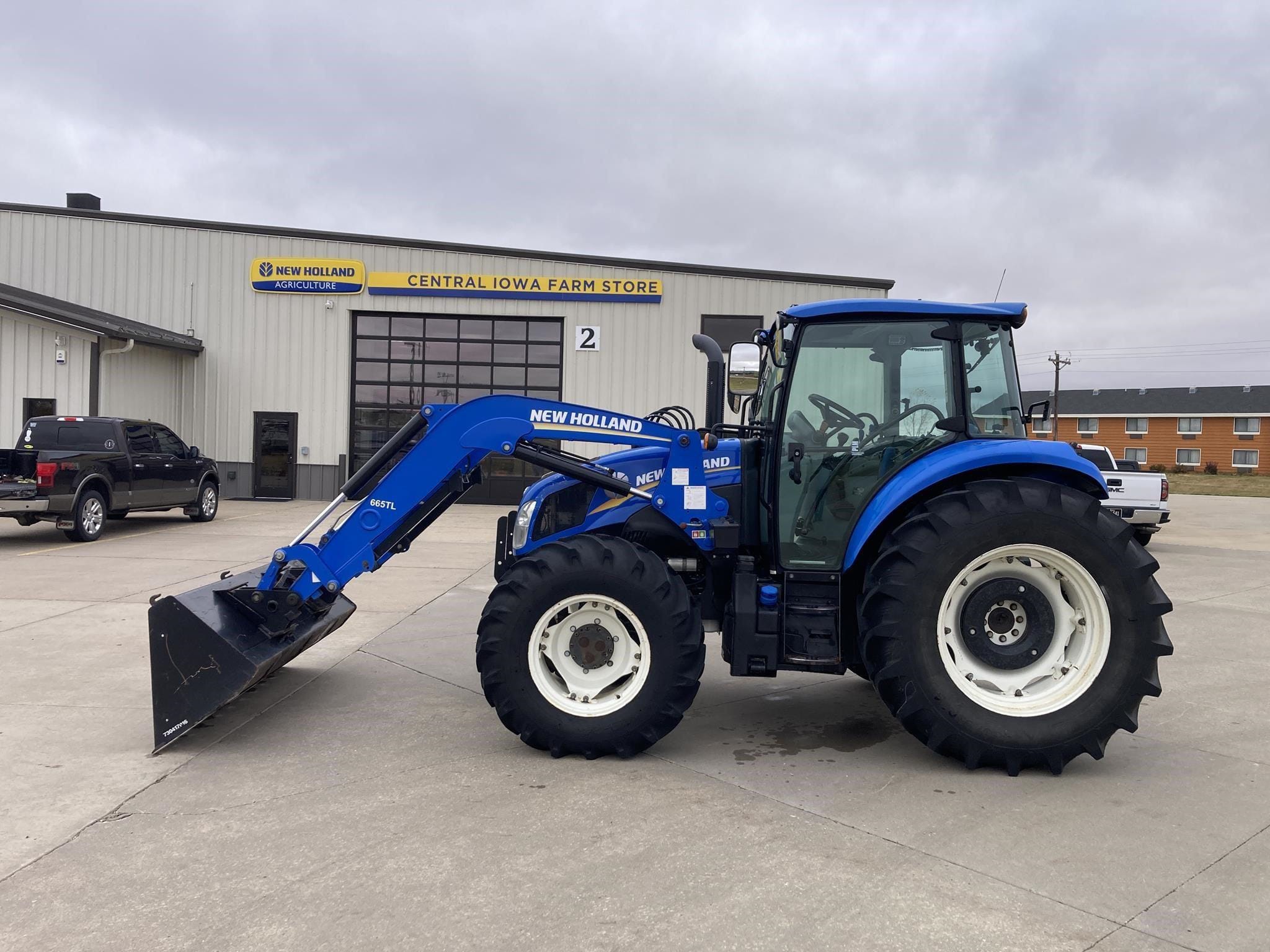 2015 New Holland T4.110 Equipment Image0