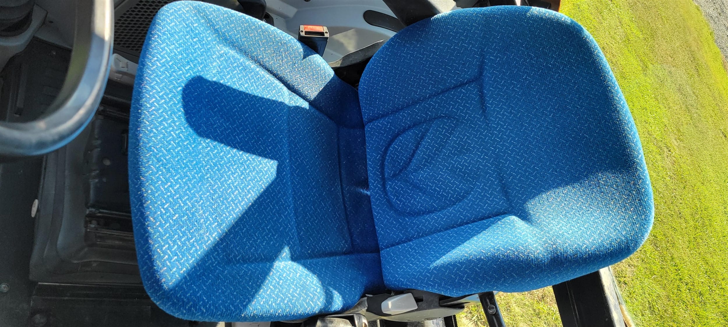 2015 New Holland T4.120 Equipment Image0