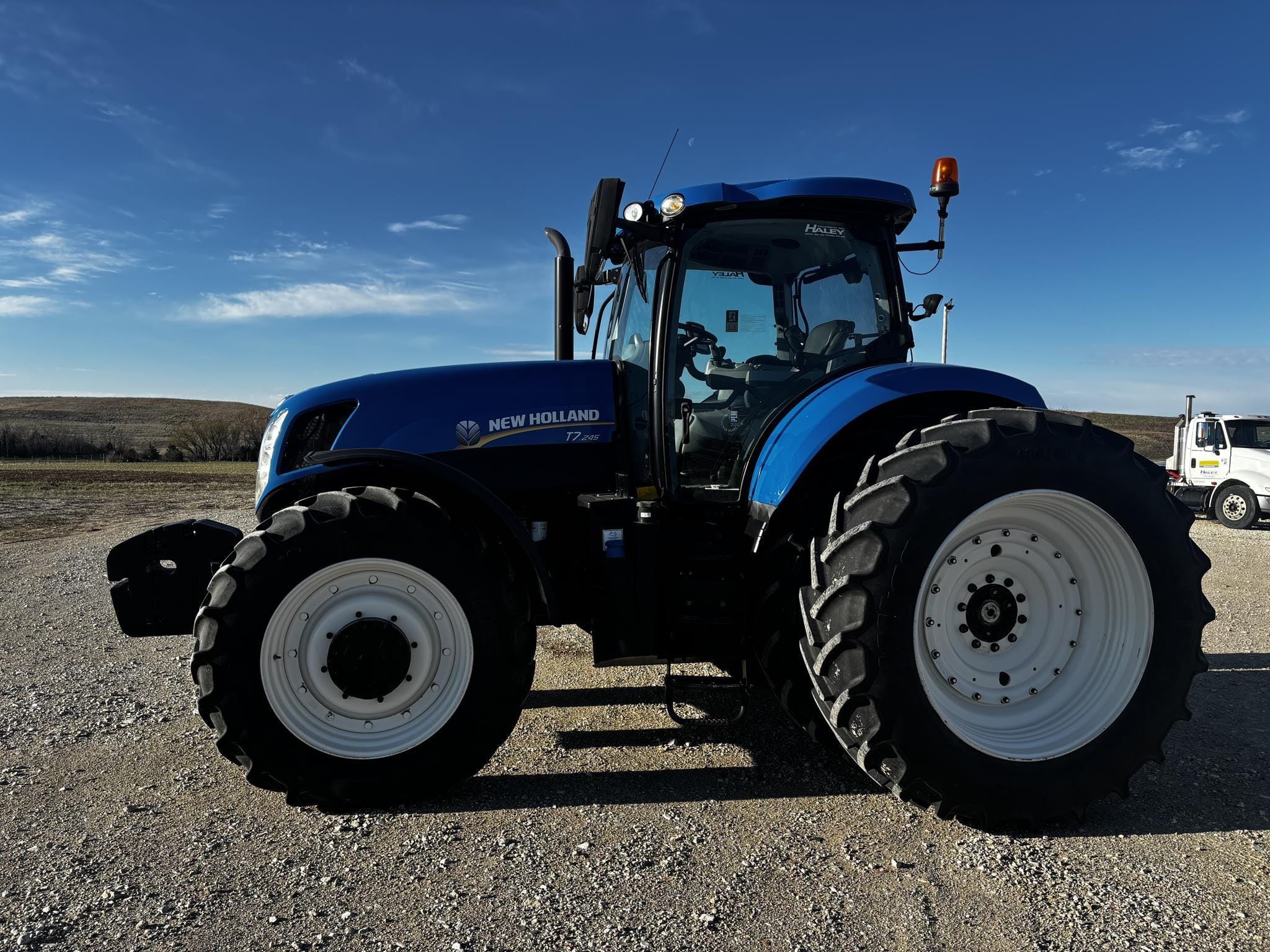 2015 New Holland T7.245 Equipment Image0
