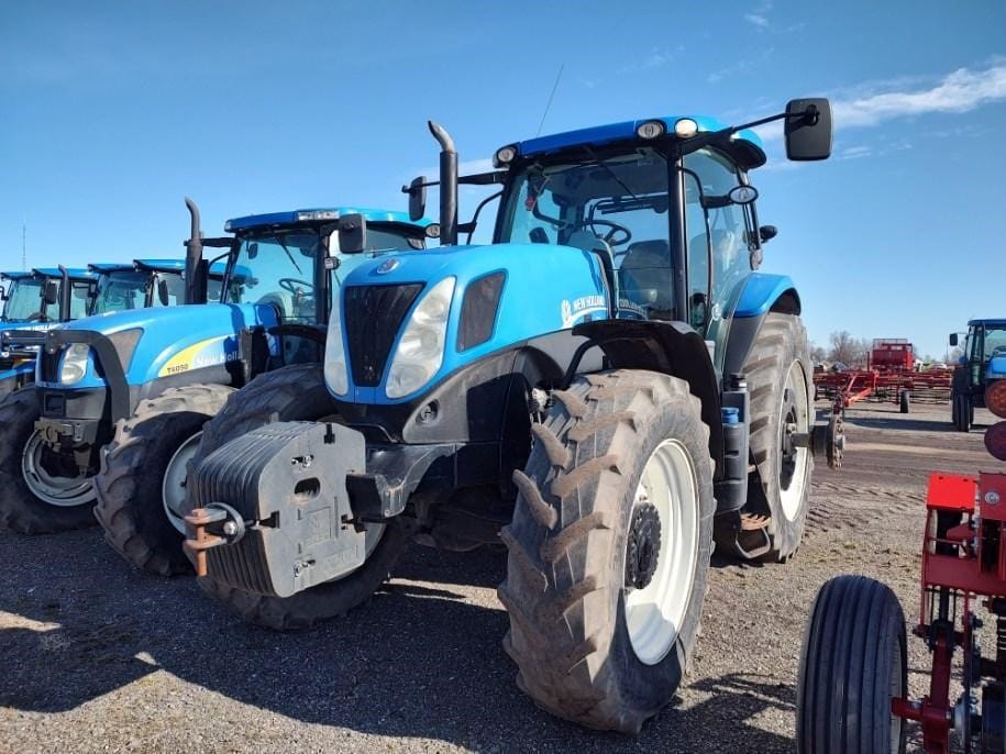 2015 New Holland T7.260 Equipment Image0