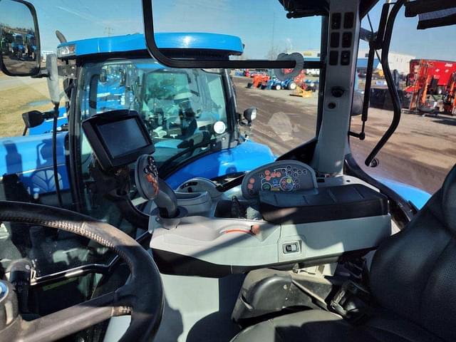 Image of New Holland T7.260 equipment image 2