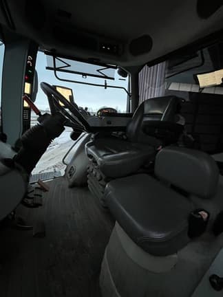 Image of New Holland T8.320 equipment image 3