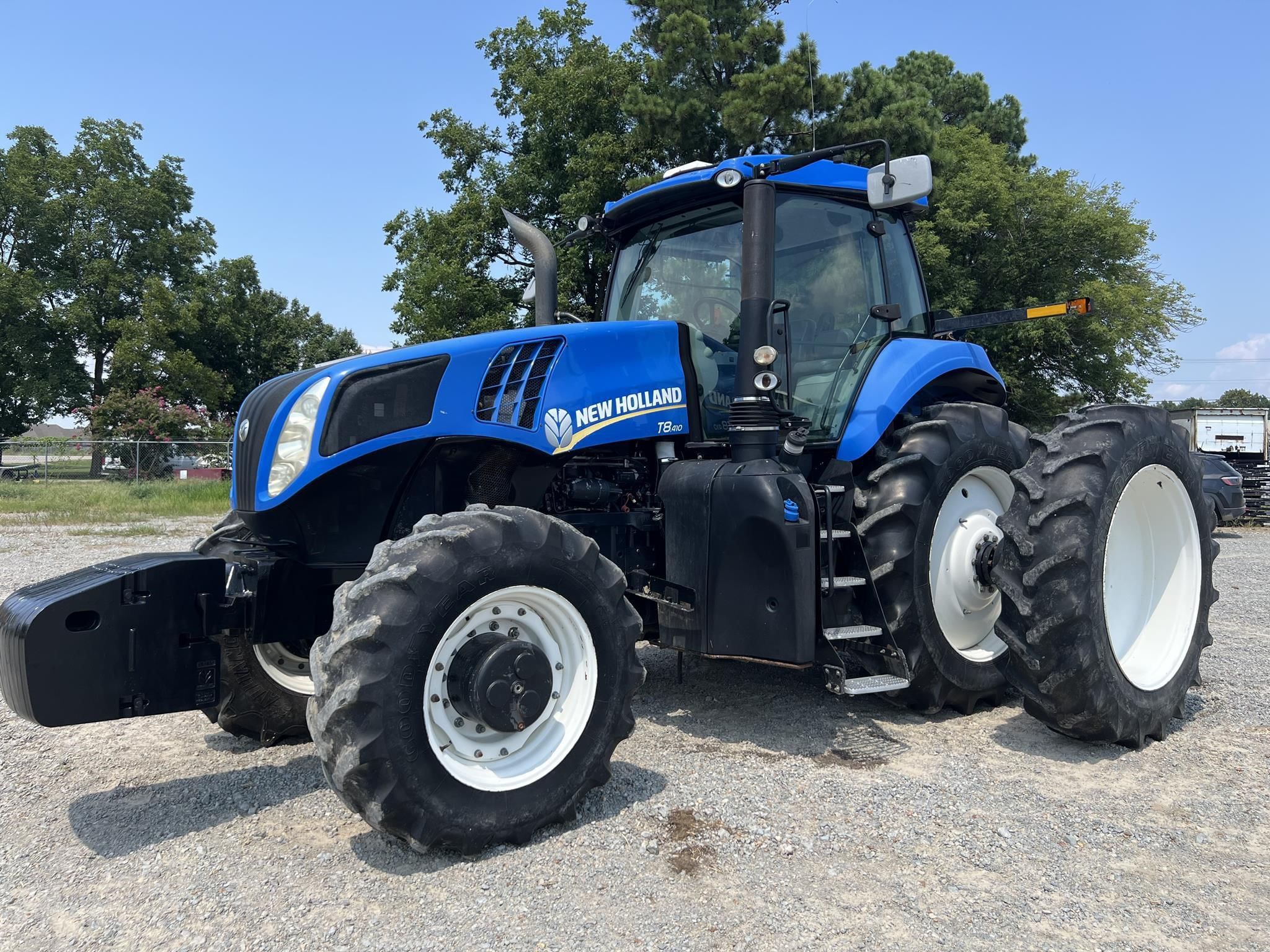 2015 New Holland T8.410 Equipment Image0