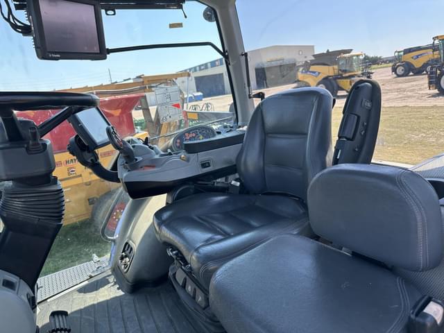 Image of New Holland T8.410 SmartTrax equipment image 4