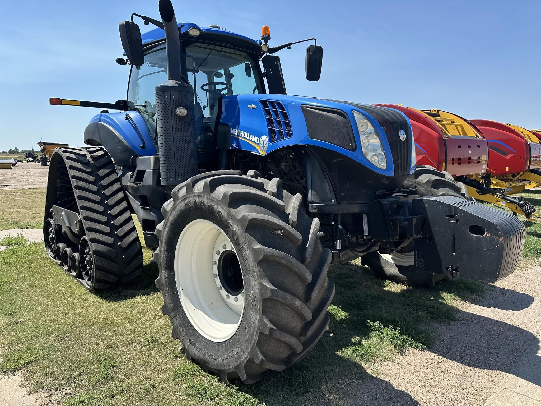 2015 New Holland T8.410 SmartTrax Equipment Image0