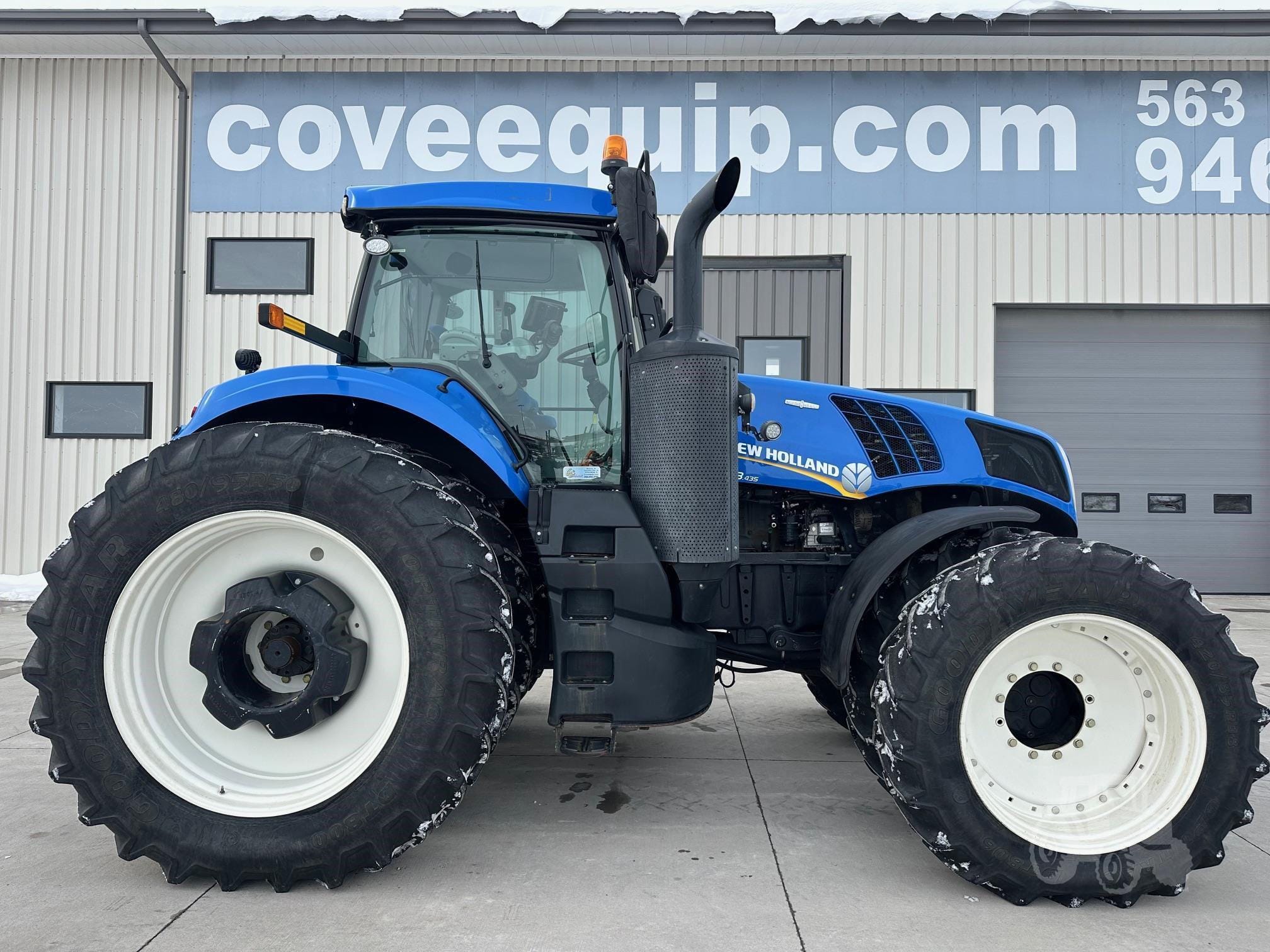 2015 New Holland T8.435 Equipment Image0