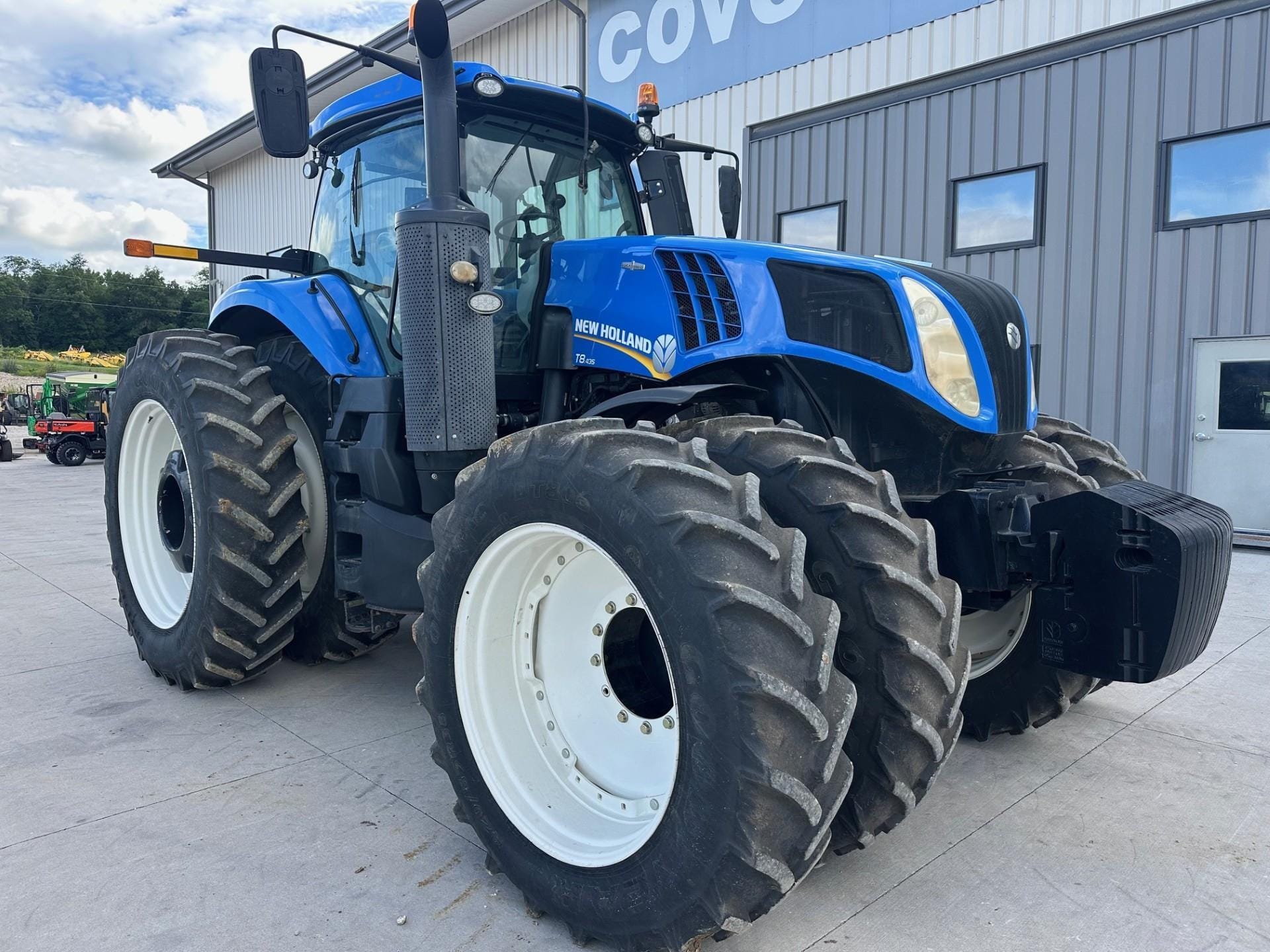 2015 New Holland T8.435 Equipment Image0