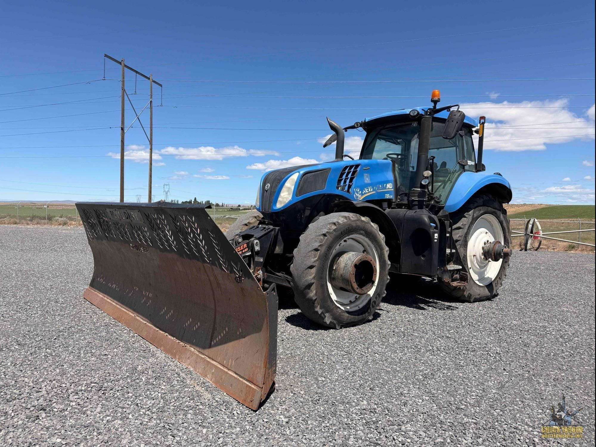 2015 New Holland T8.435 Equipment Image0