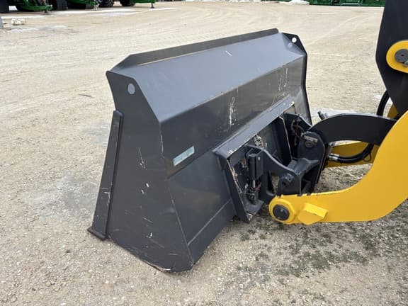 Image of New Holland W80C equipment image 2