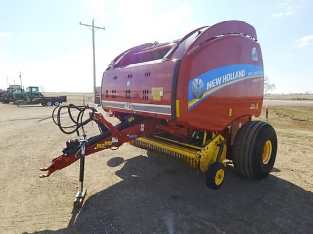 Image of New Holland RB560 Specialty Crop equipment image 4