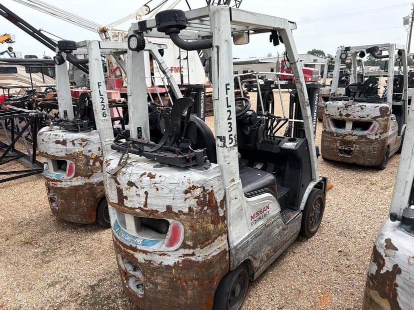 NISSAN フォークリフト ホワイト　ガソリンまたガス 2015 Nissan MCP1F2A25LV Lot No. 2092 Construction For Sale with