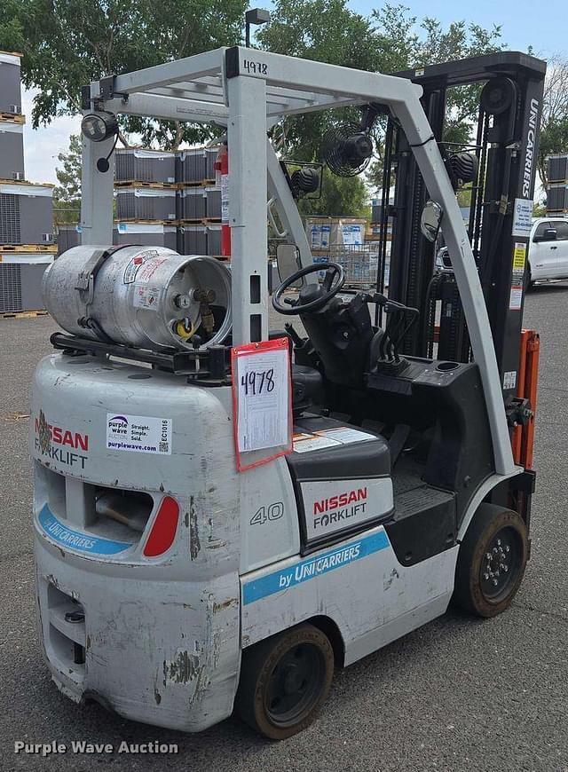 Image of Nissan 40 equipment image 4