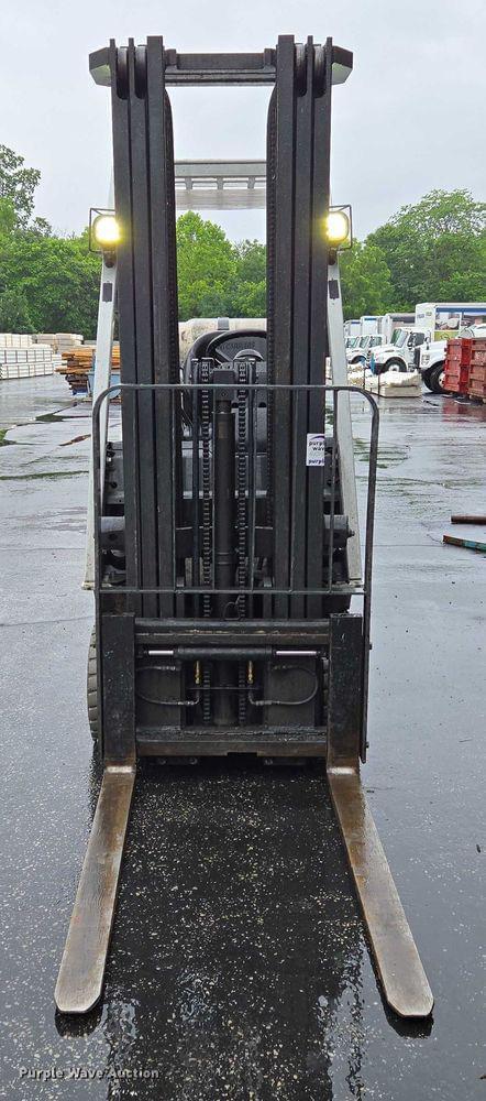 Image of Nissan 40 equipment image 1