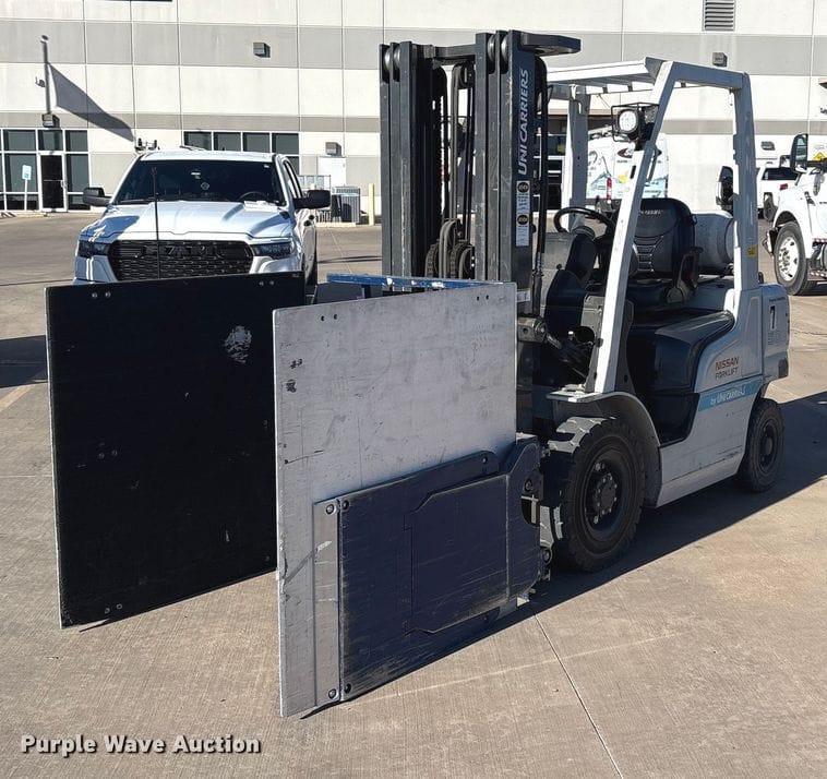 2015 Nissan 50 Equipment Image0