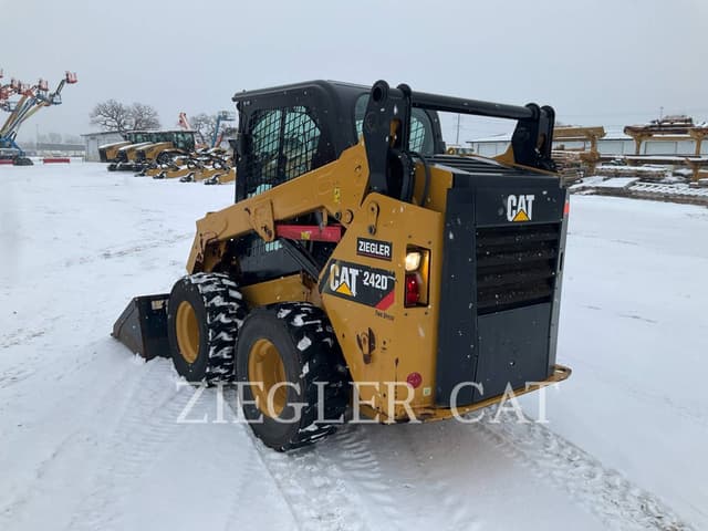 Image of Caterpillar 242D equipment image 3