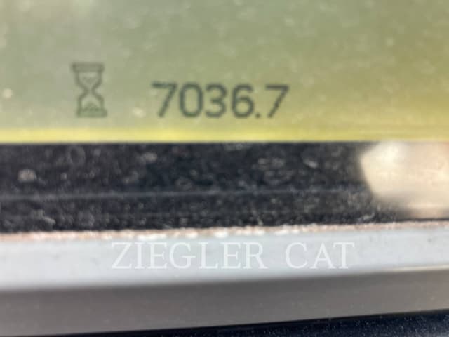 Image of Caterpillar 725C equipment image 4